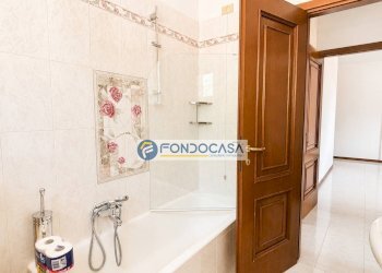 Bagno con vasca - Trilocale Via roma, Montignoso - foto 24