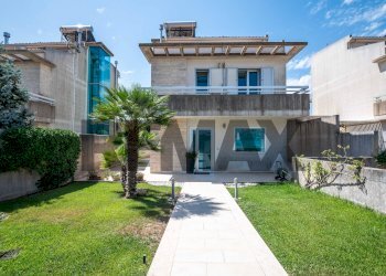 Casa all\'aperto - Villa via Palmiro Togliatti
 
46/A, Ragusa - photo 1
