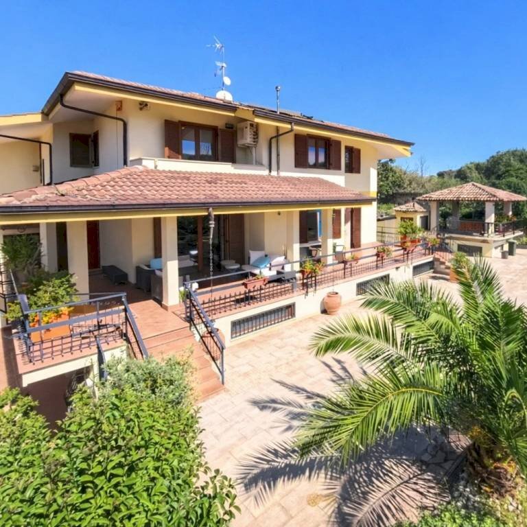 Facciata - Villa via Colle Pisano, Frascati - photo 1