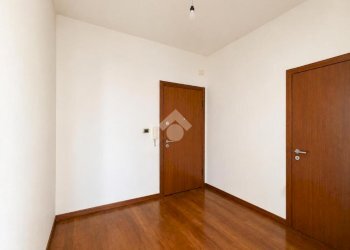 Apartment Via Filippo Bettini, Genova (neighborhood Bolzaneto) - photo 2