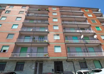 Three-room apartment Via Sussetto Fratelli, Brandizzo - photo 1