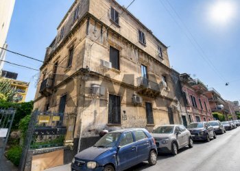 Edificio all\'aperto - Trilocale Via Paolo Bentivoglio
 
3, Catania - foto 1