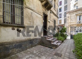 Edificio all\'aperto - Trilocale Via Paolo Bentivoglio
 
3, Catania - foto 4