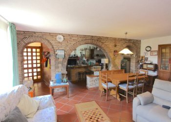 Sala da pranzo - Semi-detached house Via Rocca Sant'Angelo
 
46, Assisi - photo 1