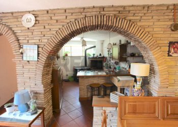Sala da pranzo - Semi-detached house Via Rocca Sant'Angelo
 
46, Assisi - photo 4