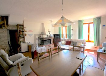 Sala da pranzo - Semi-detached house Via Rocca Sant'Angelo
 
46, Assisi - photo 5