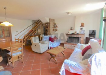 Sala da pranzo - Semi-detached house Via Rocca Sant'Angelo
 
46, Assisi - photo 6