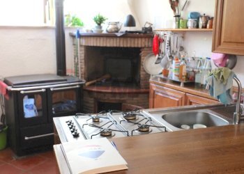 Cucina - Semi-detached house Via Rocca Sant'Angelo
 
46, Assisi - photo 7