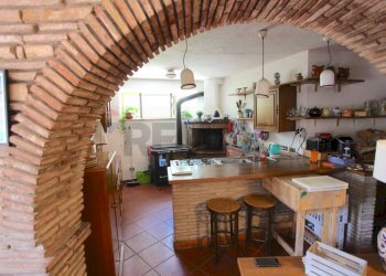 Cucina - Semi-detached house Via Rocca Sant'Angelo
 
46, Assisi - photo 8