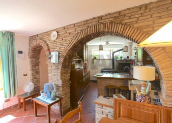 Cucina - Semi-detached house Via Rocca Sant'Angelo
 
46, Assisi - photo 9