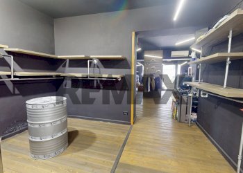 Cabina armadio - Negozio Via Dell' Isola Romana
1, Bastia Umbra - foto 2