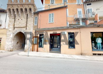 Edificio all\'aperto - Negozio Via Dell' Isola Romana
1, Bastia Umbra - foto 13