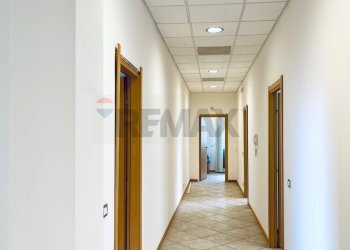 Hall / corridoio - Office Viale Autonomia
 
18, Caltagirone - photo 6