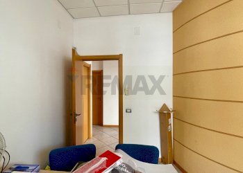 Camera / camera da letto - Office Viale Autonomia
 
18, Caltagirone - photo 26