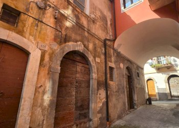 Edificio all\'aperto - Casa indipendente Via Probo Mariano
131, Sulmona - foto 5