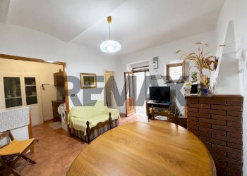 Sala da pranzo - Semi-detached house via Del Cipollaro
 
8, Campolieto - photo 2