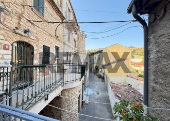 Edificio all\'aperto - Semi-detached house via Del Cipollaro
 
8, Campolieto - photo 15