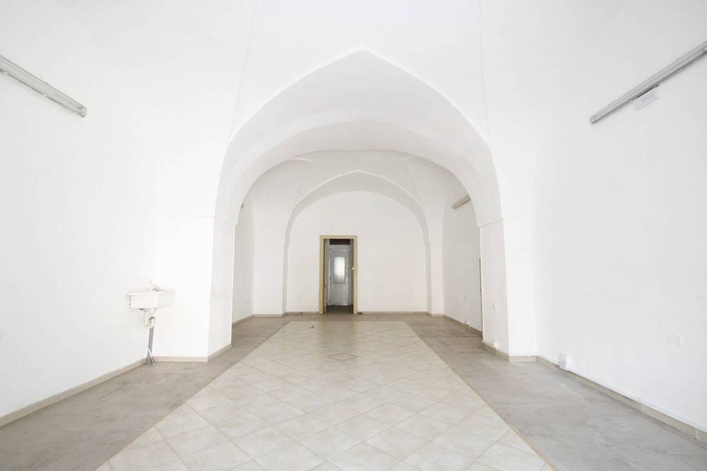 Interno non residenziale - Negozio via Roma, Matino - foto 1