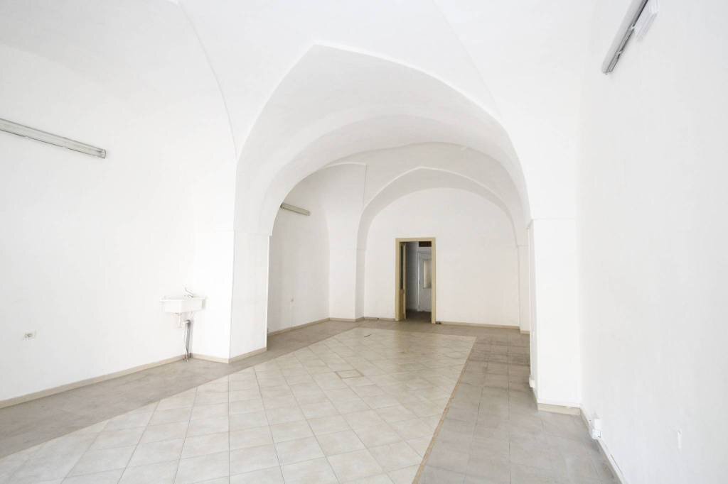 Interno non residenziale - Negozio via Roma, Matino - foto 2
