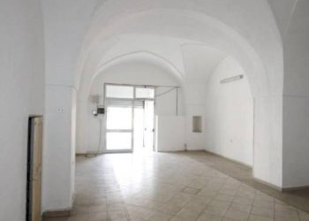 Interno non residenziale - Negozio via Roma, Matino - foto 8