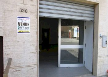Facciata - Negozio via Roma, Matino - foto 24