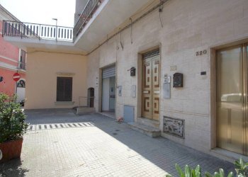 Cortile interno - Negozio via Roma, Matino - foto 26