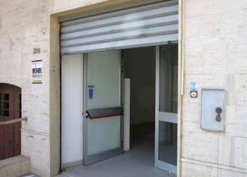 Facciata - Negozio via Roma, Matino - foto 30