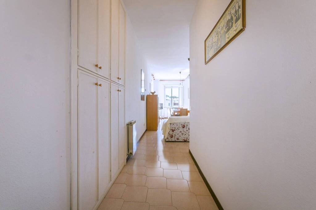 Corridoio - Four-room apartment via Ninfa, 7, Anzio - photo 2