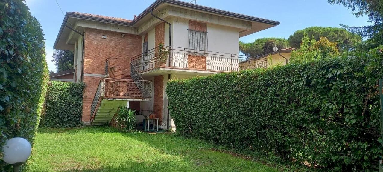 1362826-8rjlvq10n - Independent house Via Livorno 34, Massa - photo 1