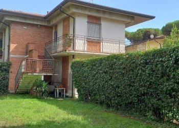 1362826-8rjlvq10n - Independent house Via Livorno 34, Massa - photo 1
