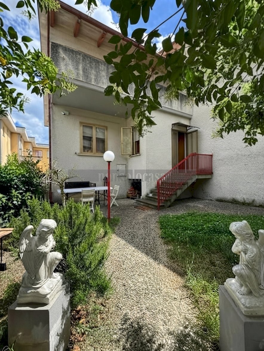 ESTERNO - Villa a Schiera Via del Biancospino 7, Gualdo Tadino - foto 1