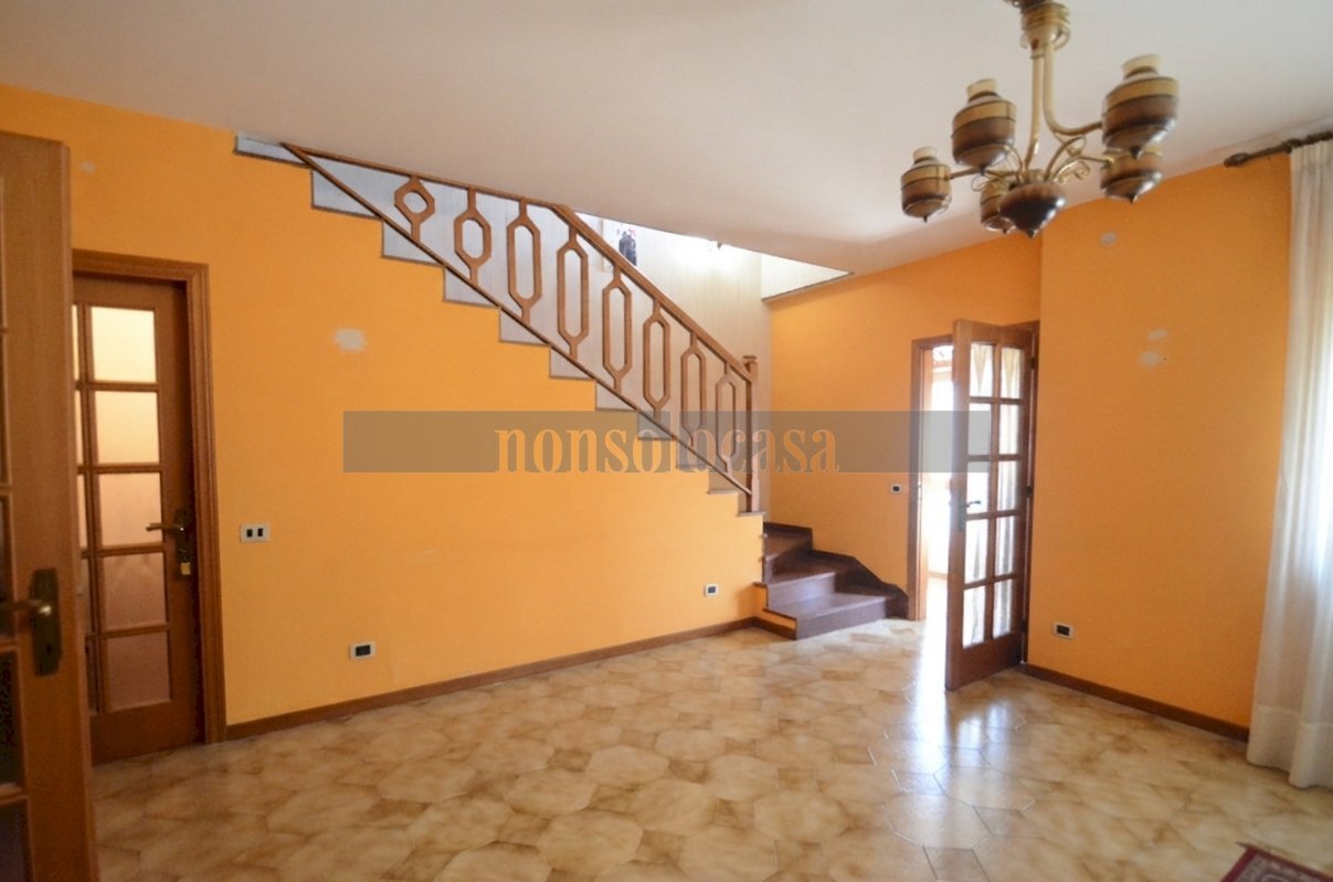 SALONE - Villa a Schiera Via del Biancospino 7, Gualdo Tadino - foto 2