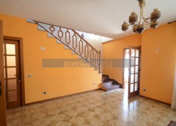 SALONE - Villa a Schiera Via del Biancospino 7, Gualdo Tadino - foto 2