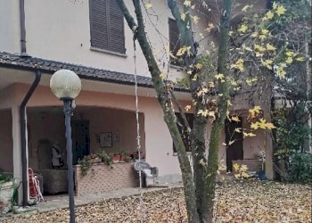 foto facciata esterna villa - Appartamento Via Giuseppe Garibaldi 26, Castelvetro di Modena - foto 3