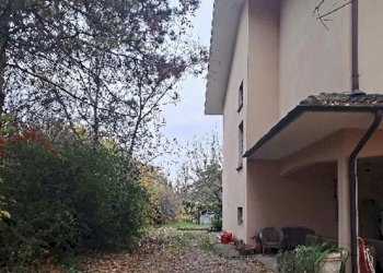 foto giardino villa - Appartamento Via Giuseppe Garibaldi 26, Castelvetro di Modena - foto 4