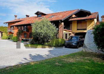 Casale Via Cartignano, 40 
 Madonna dell'Olmo, frazione Madonna dell'Olmo, Cuneo - foto 1