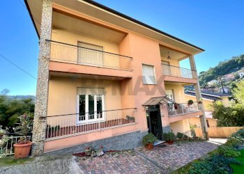 Three-room apartment Castiglione Chiavarese, GE, Castiglione Chiavarese - photo 1