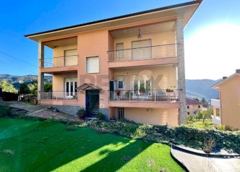Three-room apartment Castiglione Chiavarese, GE, Castiglione Chiavarese - photo 2