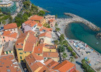 Magazzino Via Felice Cascione, Imperia - foto 14
