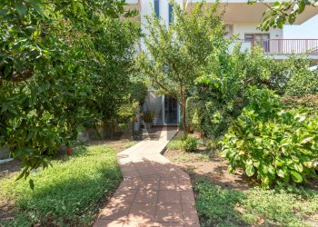 Giardino - Quadrilocale Via Lavatoio
 
1, Sant'Agata Li Battiati - foto 4