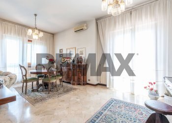 Sala da pranzo - Quadrilocale Via Lavatoio
 
1, Sant'Agata Li Battiati - foto 8