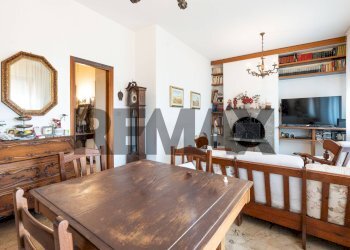 Sala da pranzo - Quadrilocale Via Lavatoio
 
1, Sant'Agata Li Battiati - foto 13