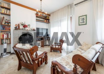 Soggiorno - Quadrilocale Via Lavatoio
 
1, Sant'Agata Li Battiati - foto 15