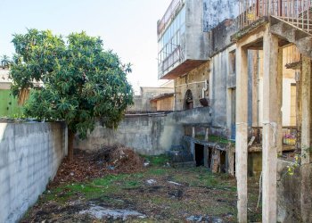 Cortile/giardino - Casa indipendente Via Vespri
 
32, Riposto - foto 5