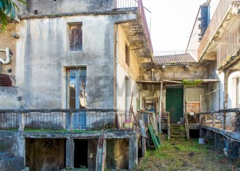 Cortile/giardino - Casa indipendente Via Vespri
 
32, Riposto - foto 7