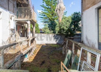 Cortile interno - Casa indipendente Via Vespri
 
32, Riposto - foto 8