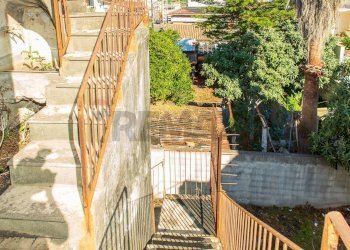 scale d\'accesso al piano superiore - Casa indipendente Via Vespri
 
32, Riposto - foto 21