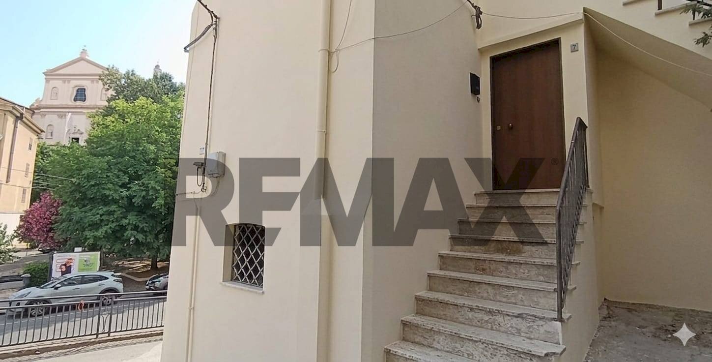 Scale - Casa indipendente VIA AQUILINO
 
7, Corigliano-Rossano - foto 1