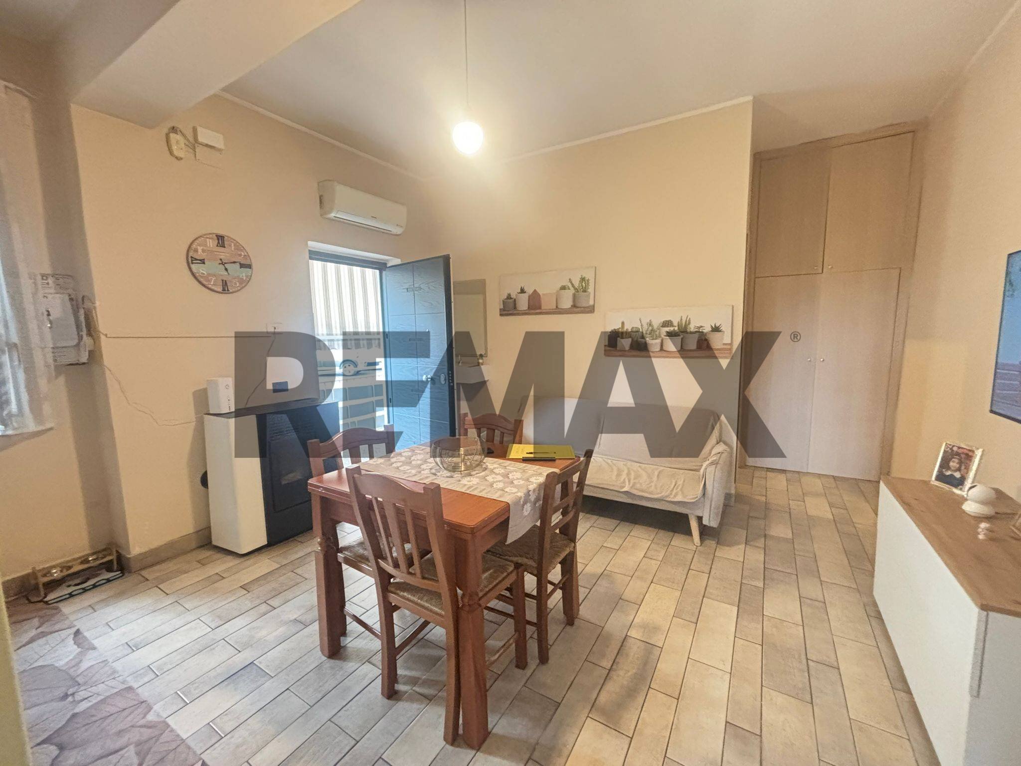Sala da pranzo - Semi-detached house Via Ettore Maiorana
32, Corigliano-Rossano - photo 3