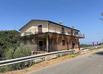 Casa all\'aperto - Villa contrada foresta
 
snc, Acri - foto 6